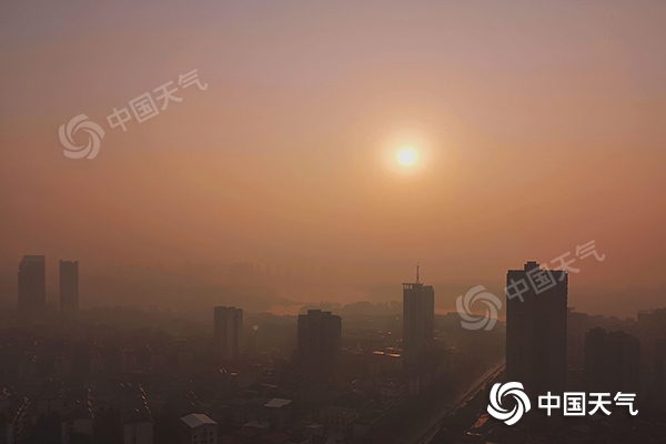 全国大部晴朗当道气温回升 华北等地将现中度霾1